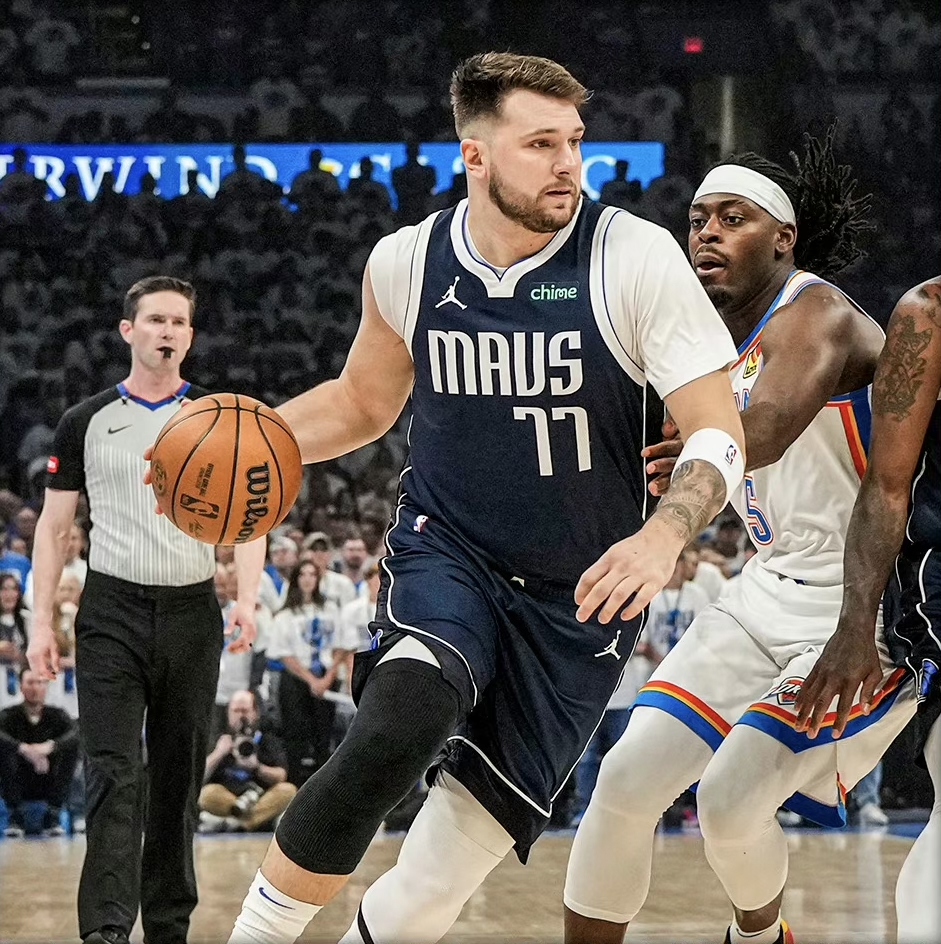 东契奇重返赛场,表现优异首场状态出色,DWG观众沸腾!比赛高潮迭起(独行侠队东契奇照片) 东契奇重返赛场,表现优异首场状态出色,DWG观众沸腾!比赛高潮迭起(独行侠队东契奇照片)