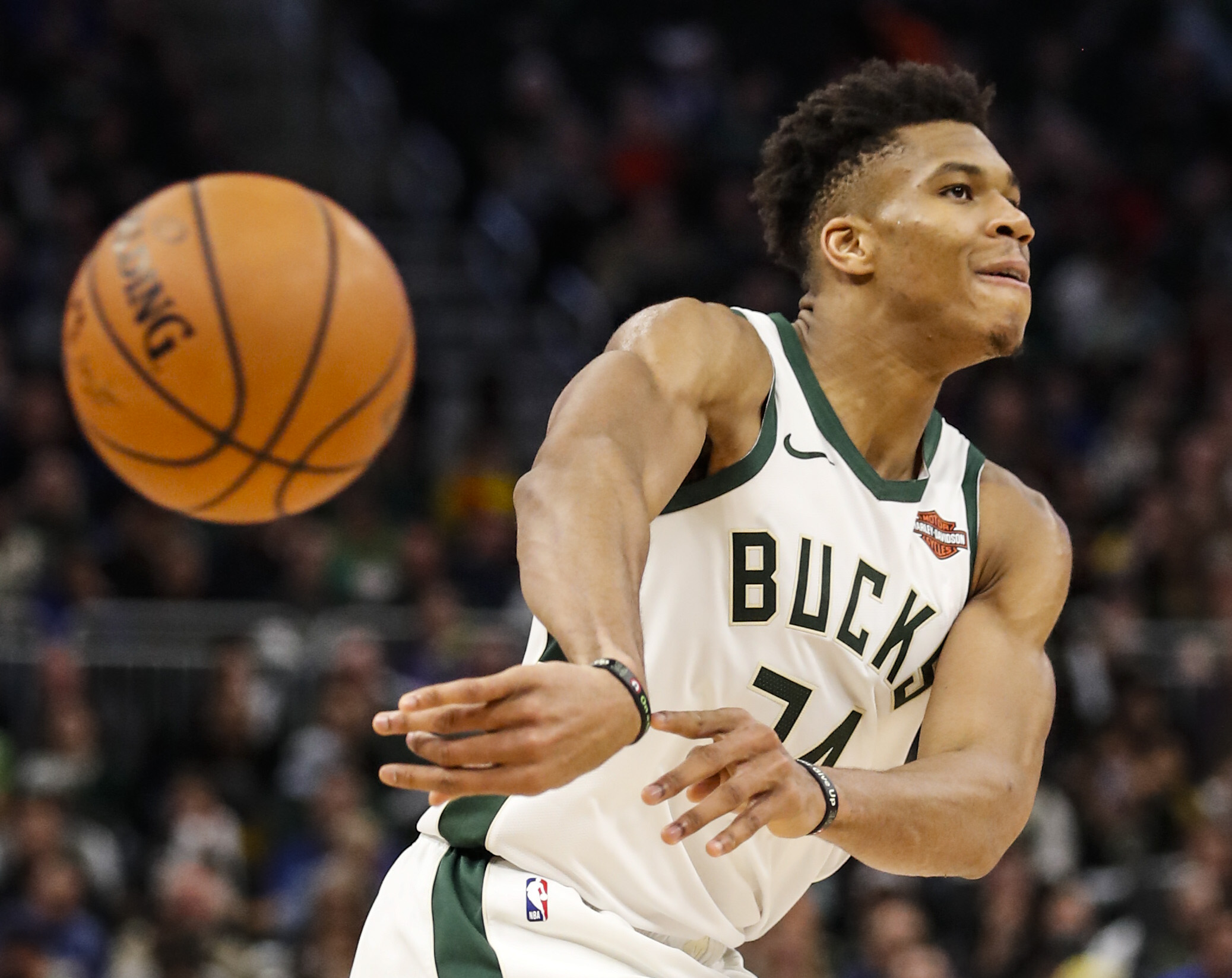 风云突变！密尔沃基雄鹿今夜临场应变；德甲版图或重绘；气氛紧张；纪律约束更严格(密尔沃基雄鹿主场)