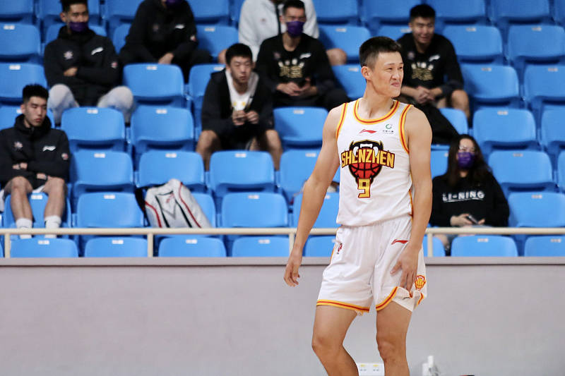 训练课后全明星赛焦点战,四川男篮完成火线驰援,引发热议,阵容厚度经受考验(战士冲进火场救人引发热议) 训练课后全明星赛焦点战,四川男篮完成火线驰援,引发热议,阵容厚度经受考验(战士冲进火场救人引发热议)