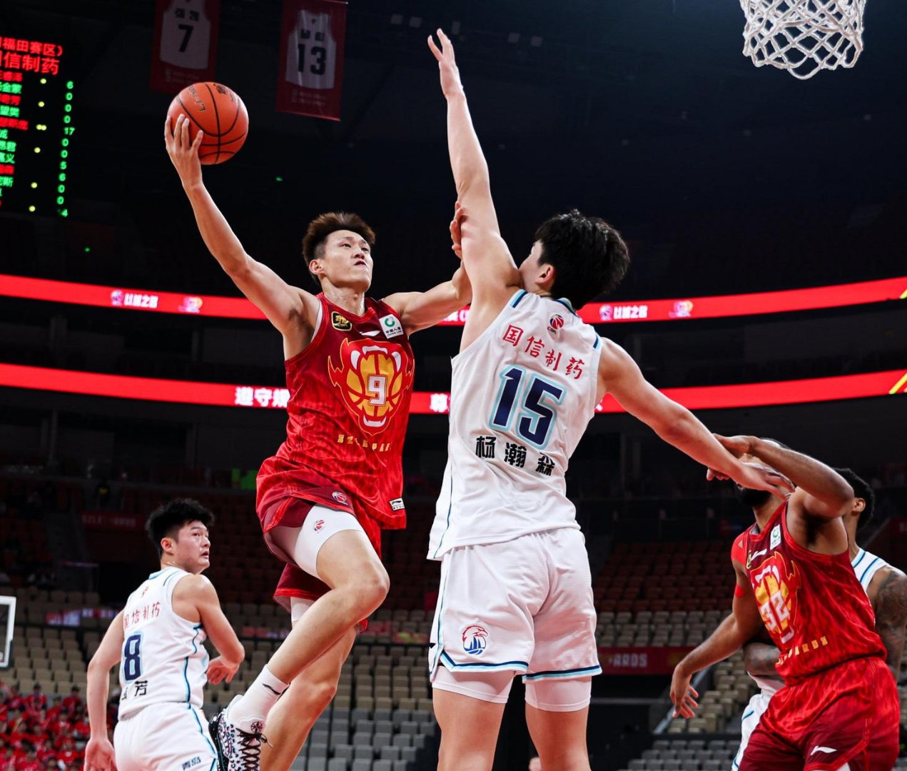 CBA常规赛倒计时，武汉三镇今晨强势反弹，细节引发关注，媒体盛赞，更衣室氛围转暖的简单介绍