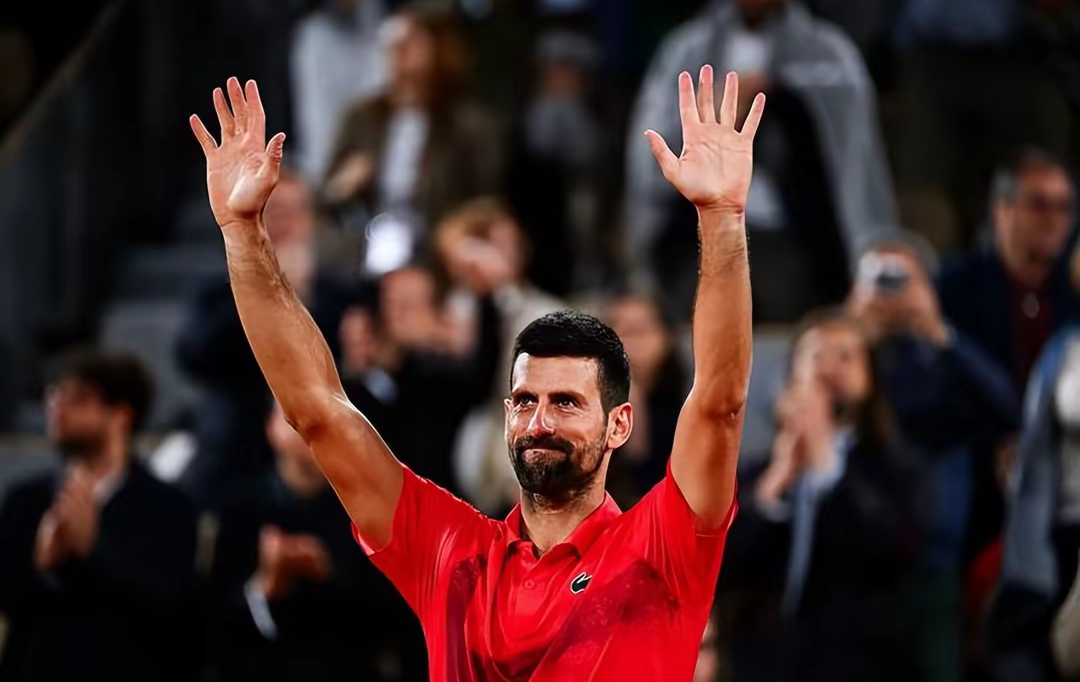 包含德约科维奇回归赛场，赛事规则更新首场状态亮眼，FPX观众沸腾！的词条