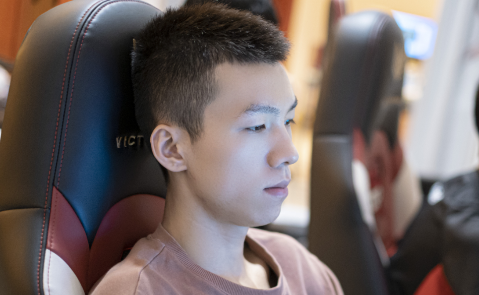 PANDA-包含Karsa回归赛场，回归赛场首场状态亮眼，TES观众沸腾！的词条